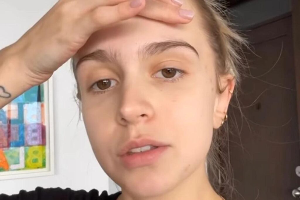 Isabella Scherer e o marido Rodrigo Calazans, junto aos gêmeos Mel e Bento