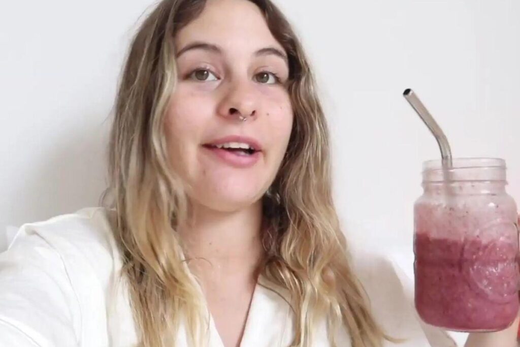 Mãe faz vitamina com placenta