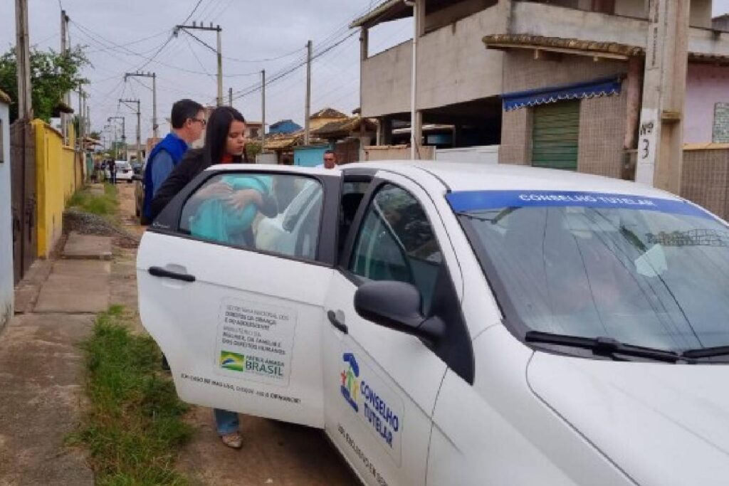 Mandados de busca e apreensão foram cumpridos em Casimiro de Abreu, onde mora a mãe biológica do bebê