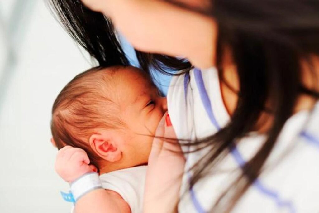 O bebê engasgou enquanto estava amamentando