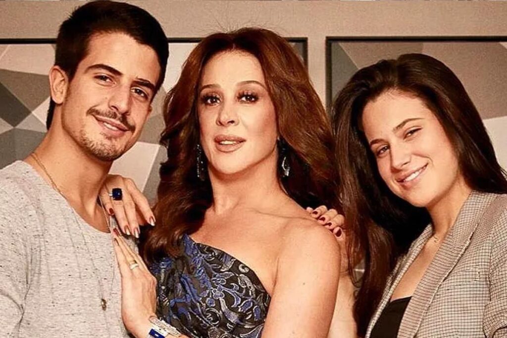 Claudia Raia e os filhos dividem roupas entre si