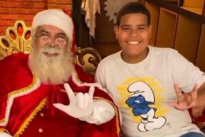 Vídeo: Menino com deficiência auditiva se surpreende com Papai Noel que sabe libras