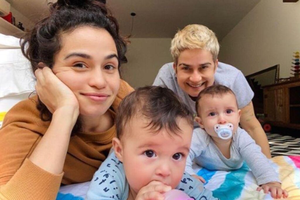 Nanda Costa mostra adoráveis fotos da filhas