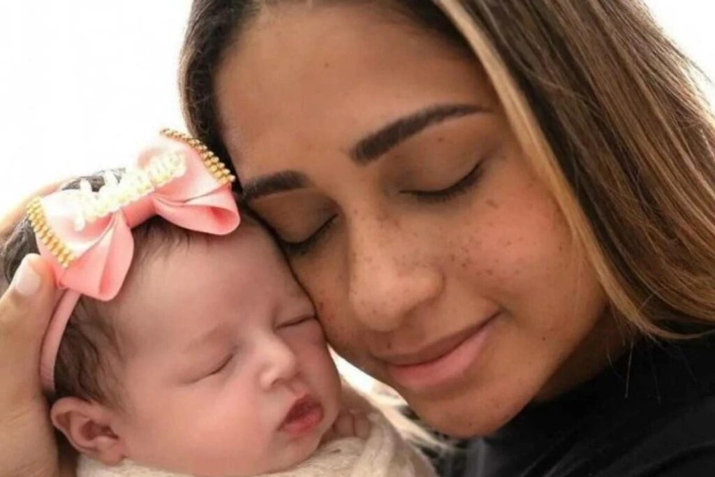 Mc Loma responde críticas após deixar a filha para ir à Farofa da Gkay: “Virei mãe, não morri”
