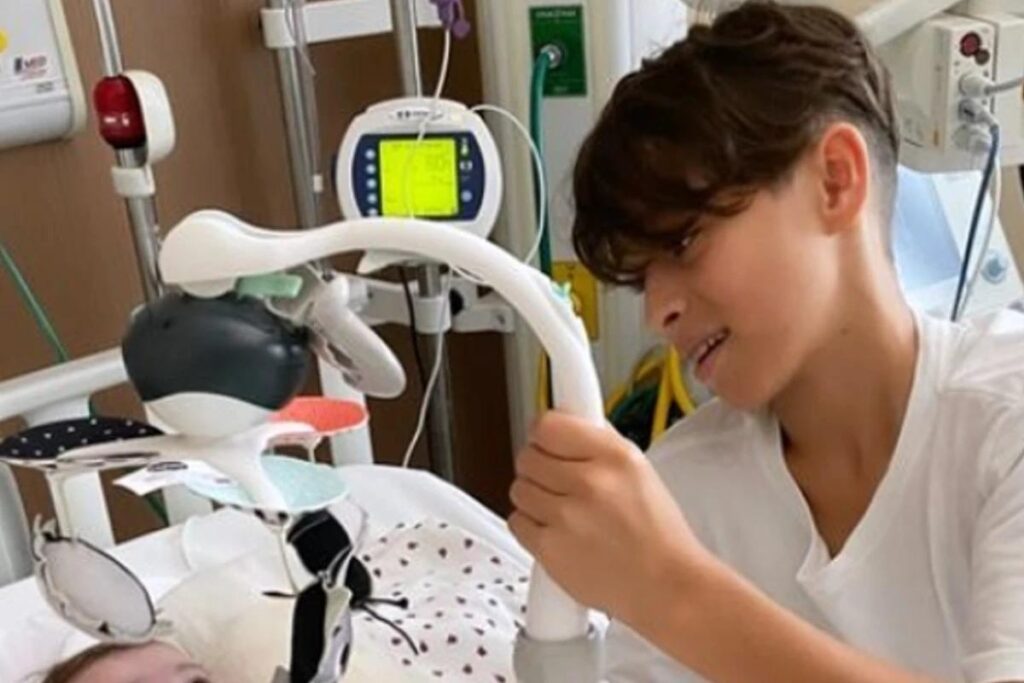 Ainda na UTI, filhos mais velhos de Juliano Cazarré visitam a irmã caçula