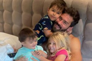 Natalia Becker compartilha registro da viagem para o Catar para a Copa do Mundo