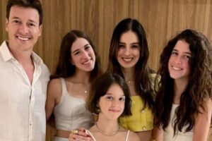 Rodrigo Faro e a esposa Vera Viel estão juntos há 25 anos; o casal tem 3 filhas