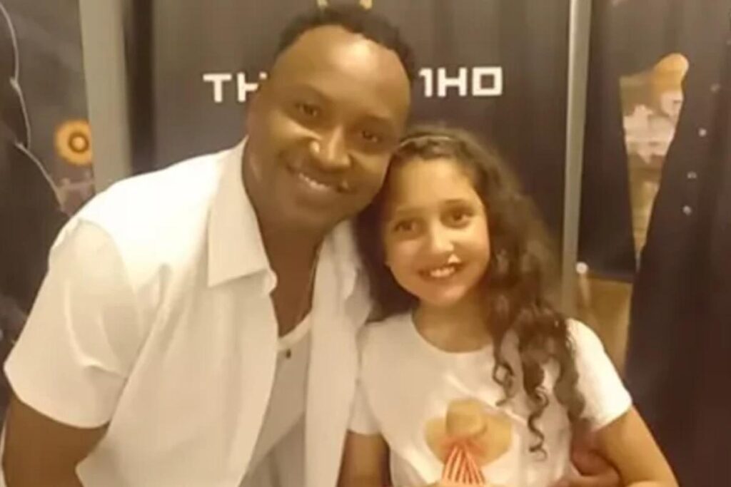 Criança com câncer realiza o sonho de conhecer o cantor Thiaguinho um dia antes de iniciar a quimioterapia: ‘Dia mais feliz’