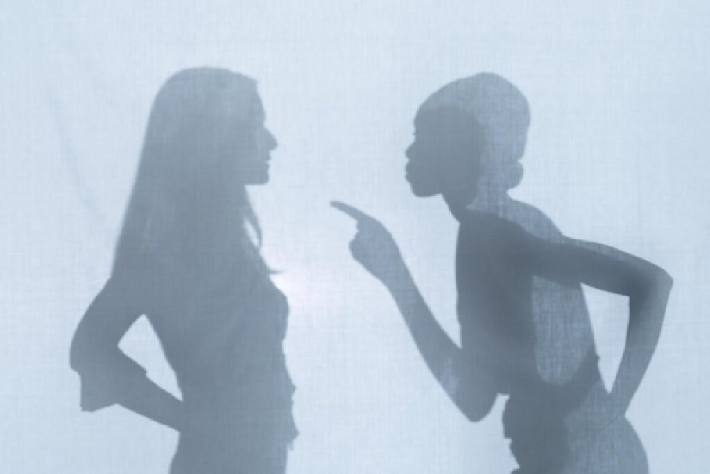 A mãe ligou para a outra para reclamar sobre a comida da festa