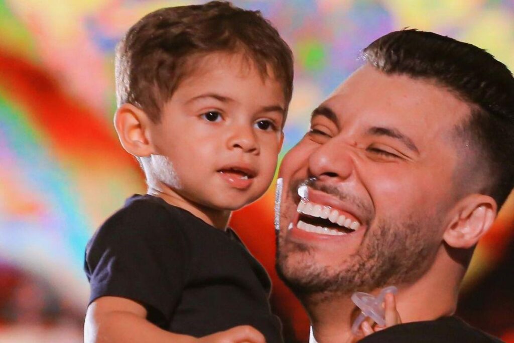 Murilo Huff é pai coruja assumido, e sempre compartilha momentos com o filho nas redes