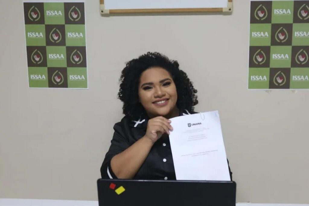 Ela felizmente conseguiu realizar a apresentação