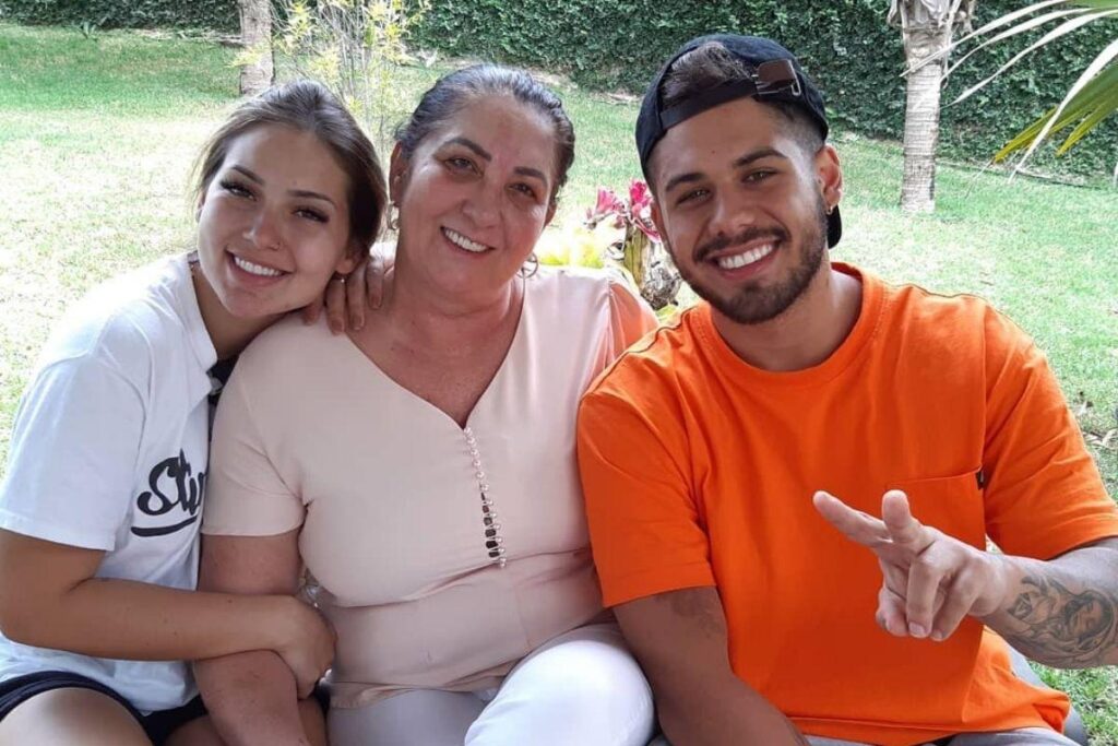 Virginia mostrou as filhas com abadá