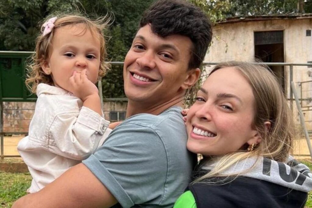 Tata Estaniecki anuncia segunda gravidez com Júlio Cocielo