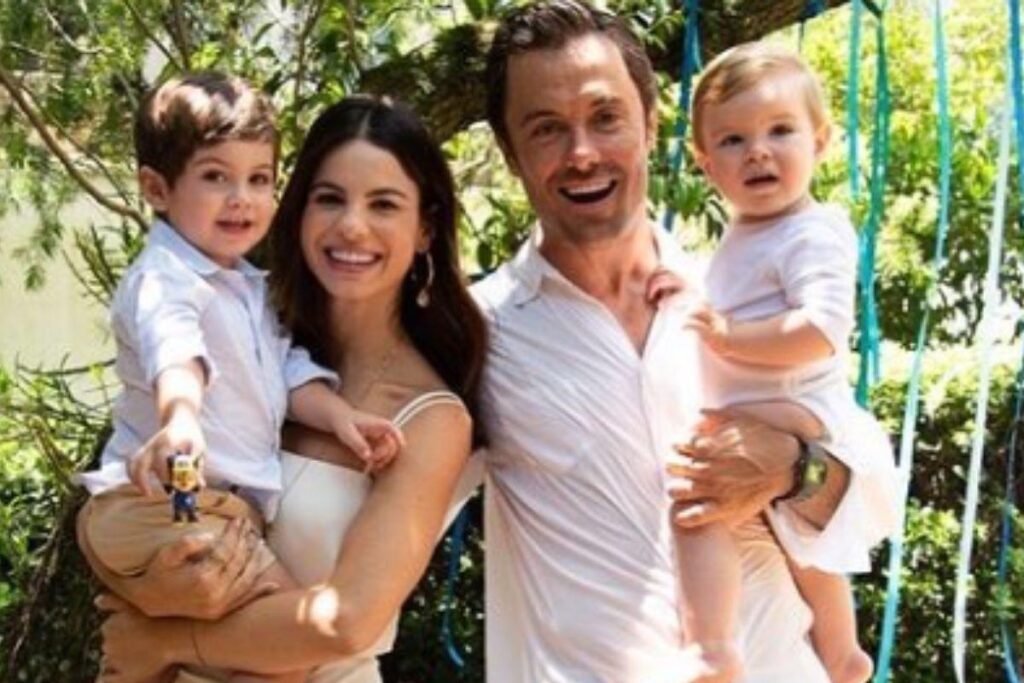 Atriz Sthefany Brito com o filho Enrico