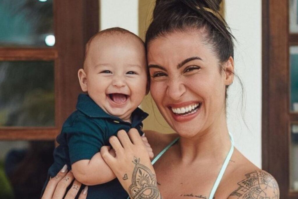 Filho de Bianca Andrade reconhece mãe em capa de revista: “Mamãe”