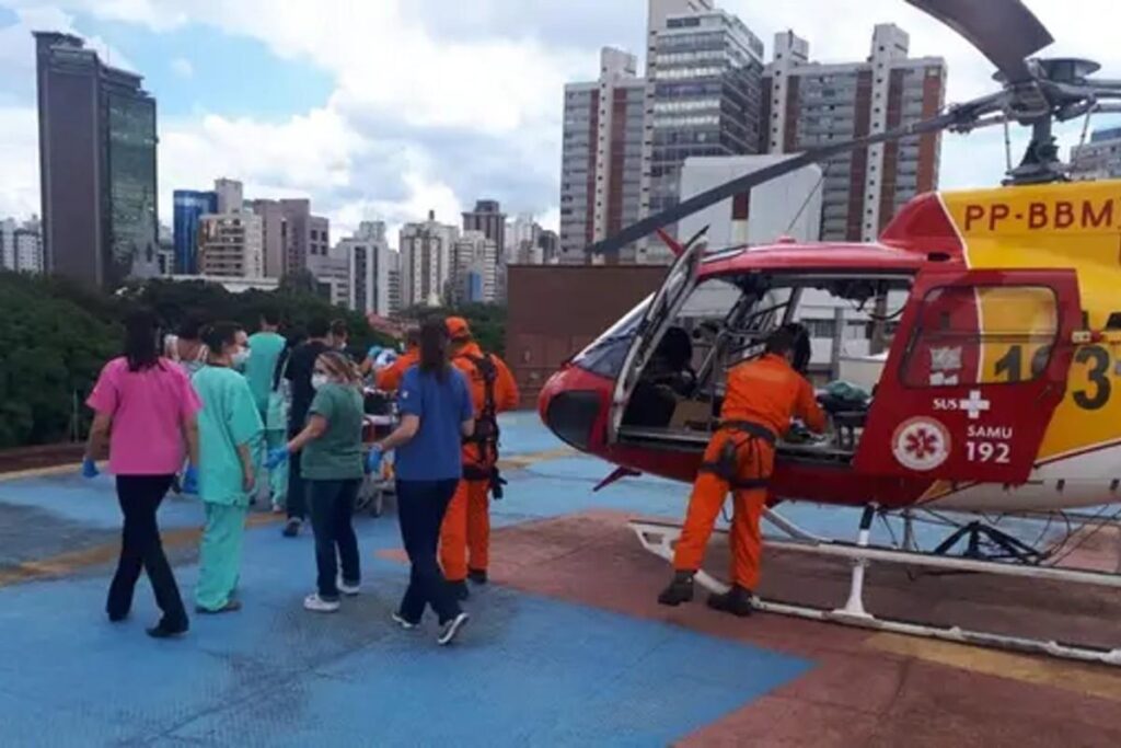 O menino ficou cerca de 20 minutos debaixo d´água