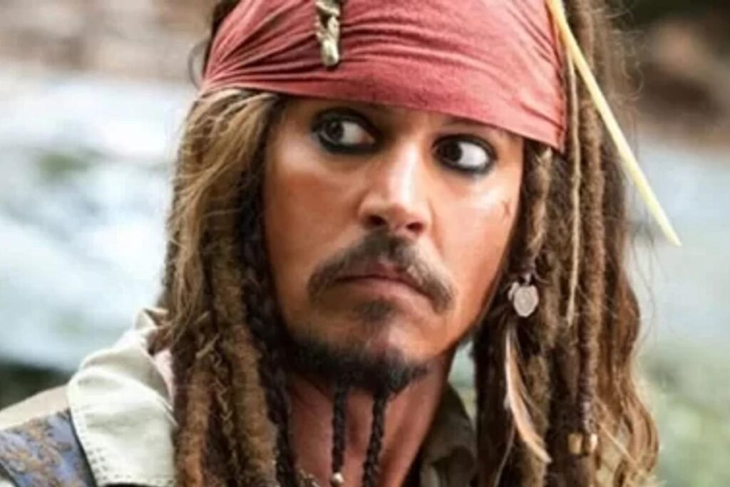 Johnny Depp se veste de Jack Sparrow, do ‘Piratas do Caribe’, para apoiar fã de 11 anos com doença terminal