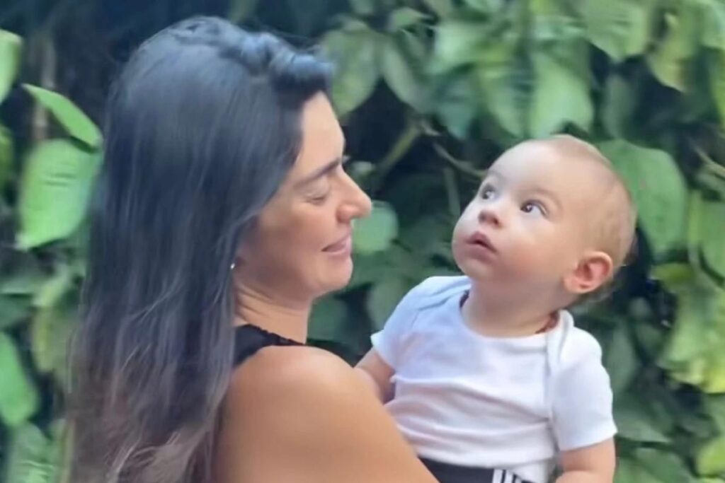 Thaila Ayala aparece com o filho em viagem para a Bahia: “De fazer o coração explodir”