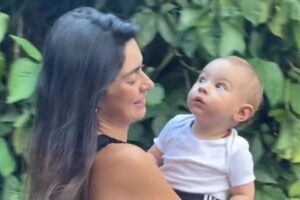 Thaila Ayala aparece com o filho em viagem para a Bahia: “De fazer o coração explodir”