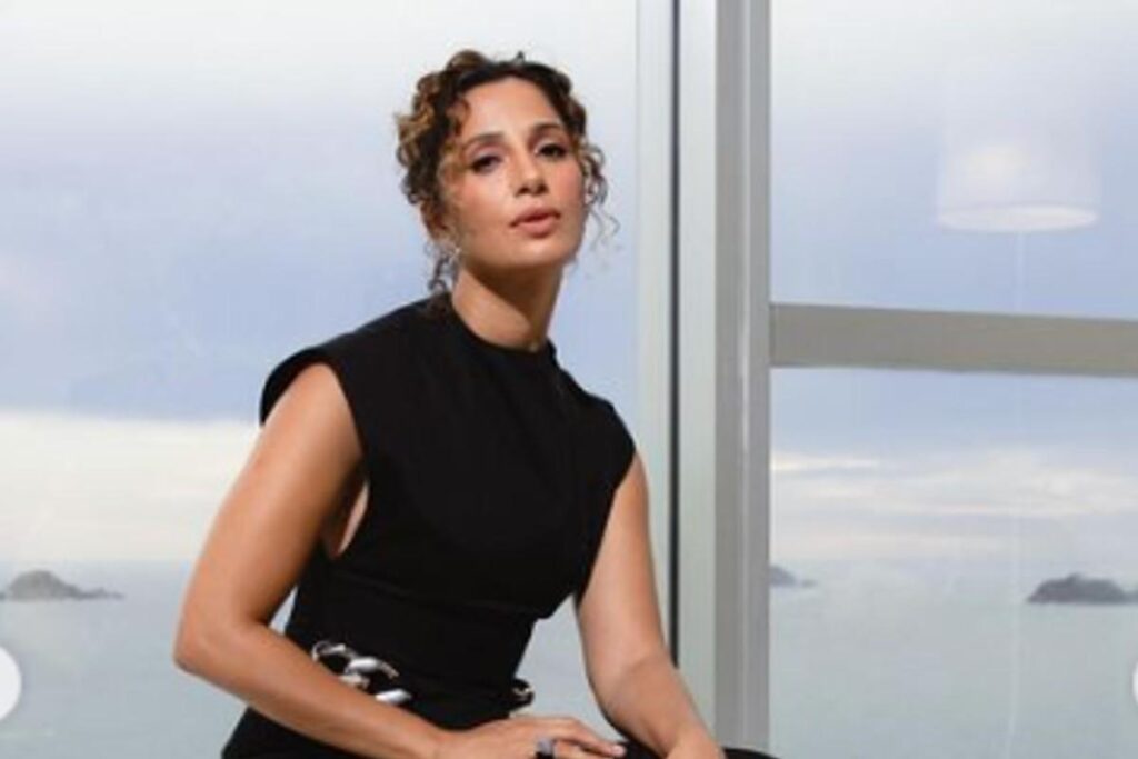 Camila Pitanga posta foto com a filha em Paris