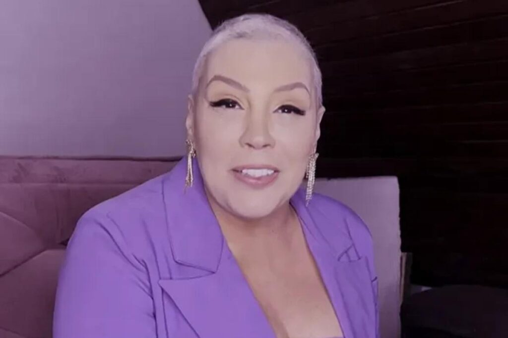 Simony fala sobre o fim do tratamento contra o câncer de intestino e comemora: “Está tudo bem”