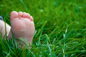 Deixar o seu filho explorar a natureza é necessário para o desenvolvimento dele