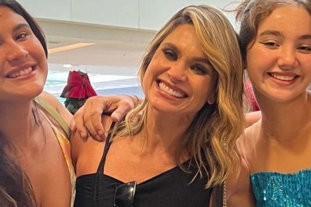 Flávia Alessandra ao lado das filhas, Giulia e Olivia