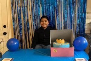 Convidados não vão à festa de criança e internautas mandam presentes para consolá-lo