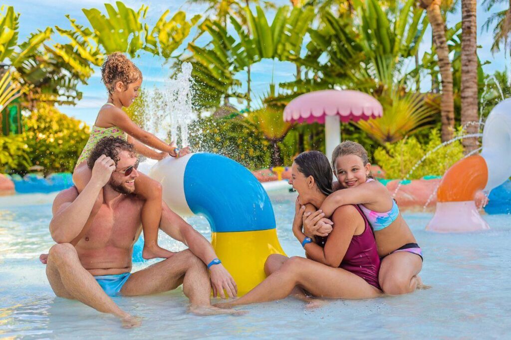 Relaxar no Ebaaa River após várias aventuras no Hot Beach Olímpia é incrível!