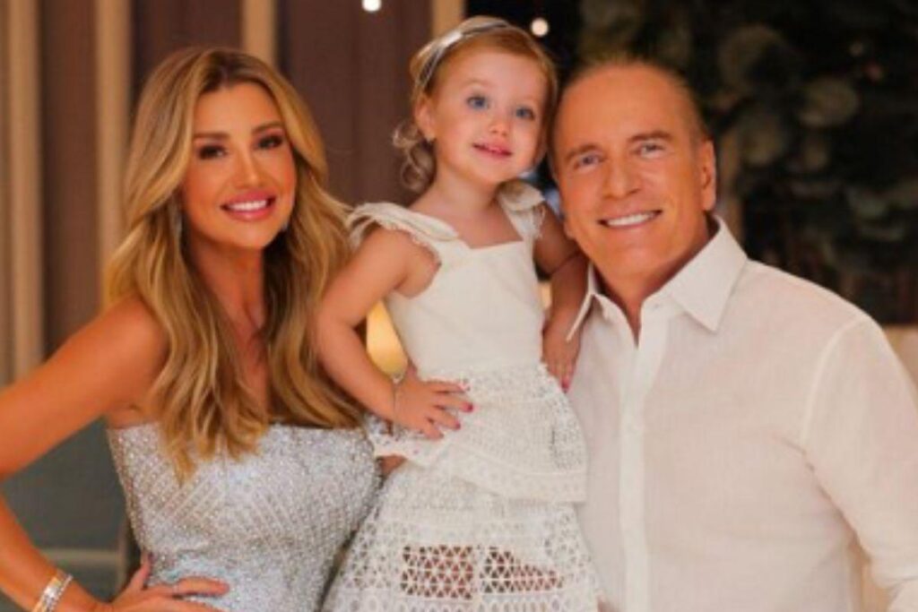 Ana Paula Siebert faz tour do quarto da filha em Miami