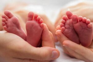 Casal luta na Justiça para adotar os próprios filhos