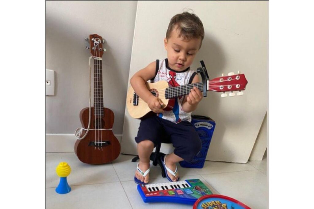 Bebê viraliza ao cantar a música dos Los Hermanos