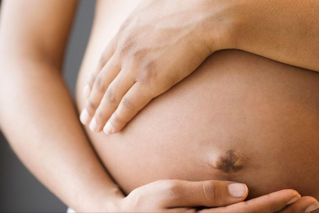 Os bebês também recebem os anticorpos adquiridos pela mãe na gravidez pelo leite materno