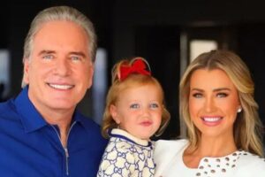 Robertu Justus curte dia de praia com a filha