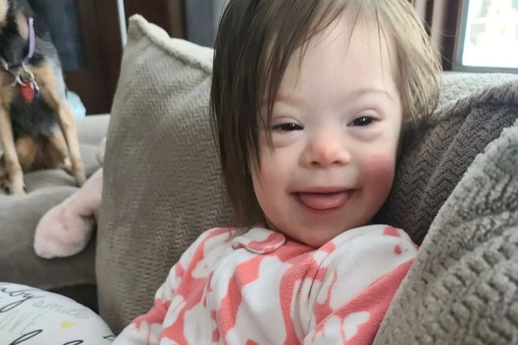 Mãe solo fala sobre ter tido bebê com Down aos seus 40 anos e agradece: “Só sorrisos e alegria”