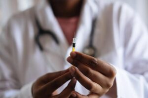 Crianças a partir de 5 anos já podem tomar dose de reforço da vacina contra Covid