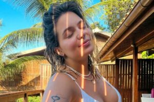 Viih Tube aparece de biquíni mostrando evolução da sua barriga de grávida