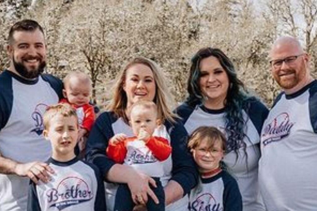 Mesmo com quatro pais, as crianças da família são muito felizes