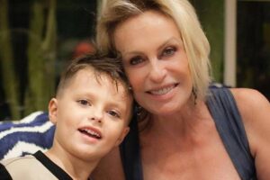 Ana Maria Braga faz a trend do momento e dança ‘Lovezinho’ com o neto: “Ao som de Xurrasco”