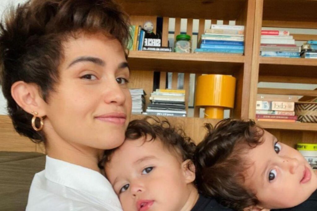 Nanda Costa mostra as filhas