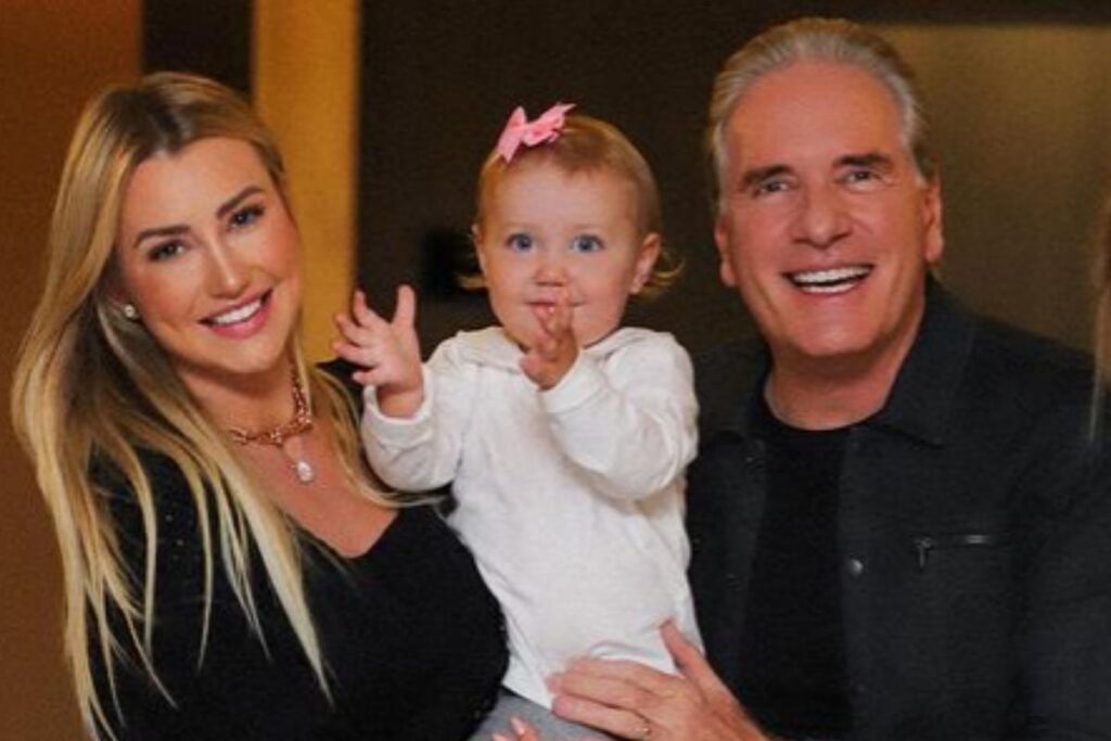 Ana Paula Siebert e Roberto Justus com a filha