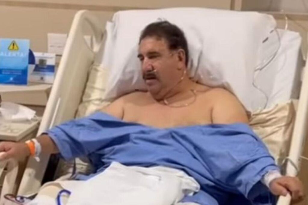 Ratinho mostra recuperação após cirurgia no joelho