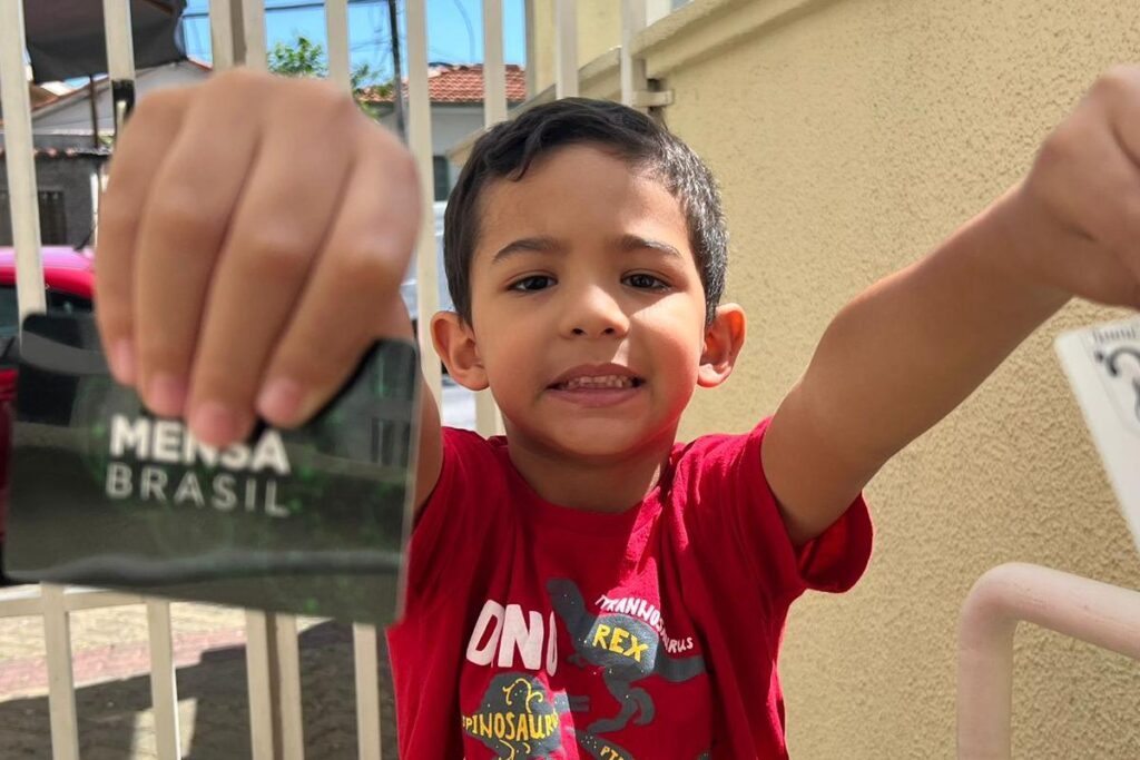 Benjamin tem uma maneira de adquirir conhecimento bem diferenciada