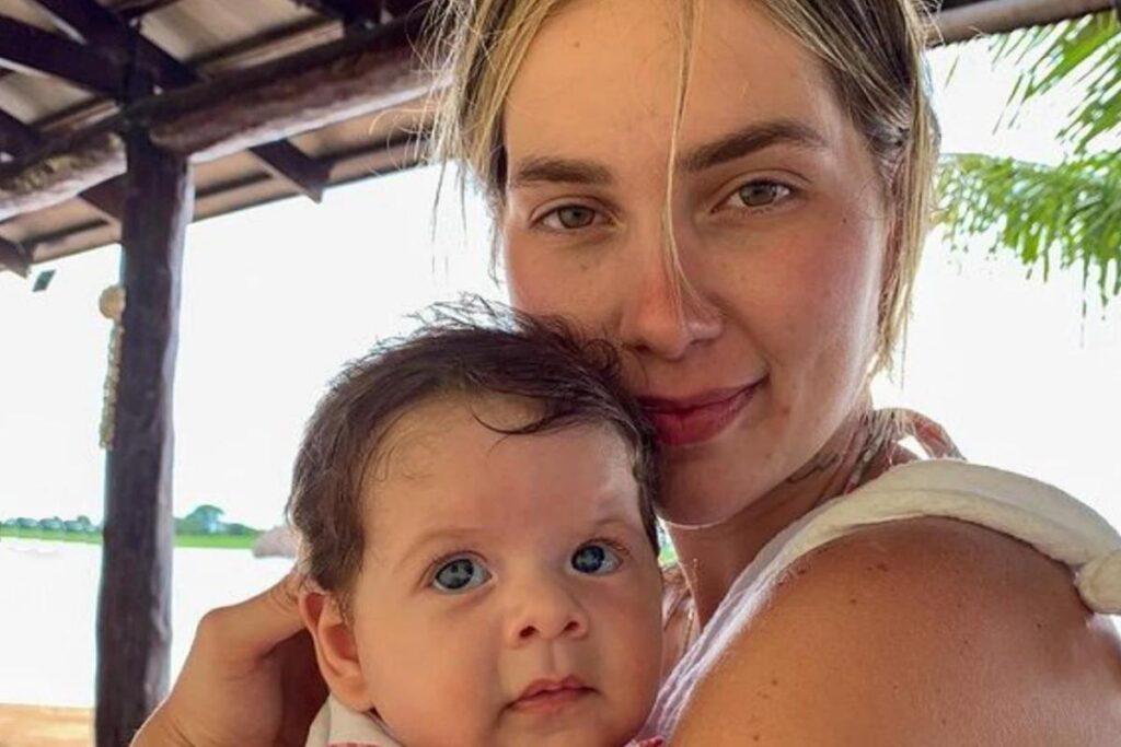 Virginia Fonseca comemora aniversário de 4 meses da filha Maria Flor