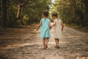 Crianças devem descobrirem juntas o quanto podem ajudar e serem ajudadas