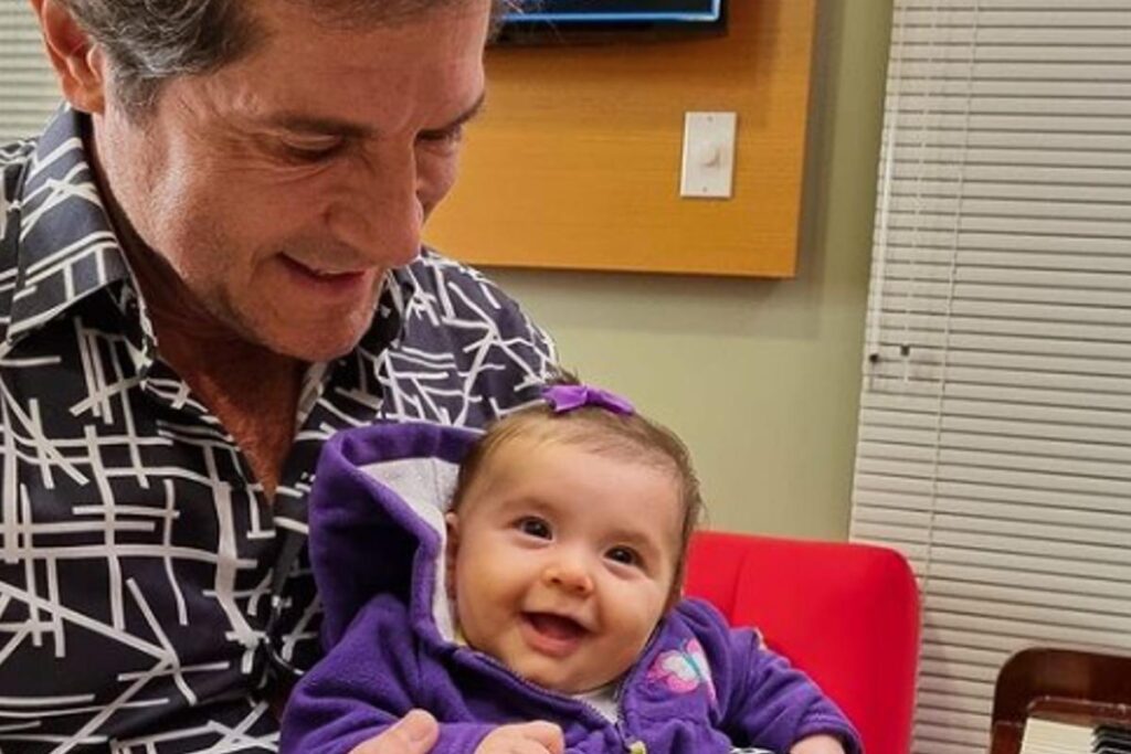 Cantor Daniel mostra momento adoravél com a filha
