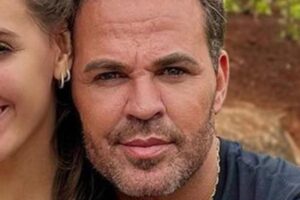 Cantor Eduardo Costa posta foto rara com a filha Maria Eduarda