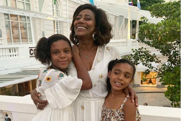 Glória Maria deixa filhas: “Vi as duas pela primeira vez e tive certeza que elas eram minhas filhas”
