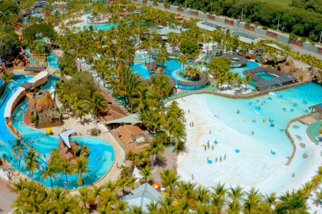 O Thermas dos Laranjais é o parque aquático com opções para toda a família