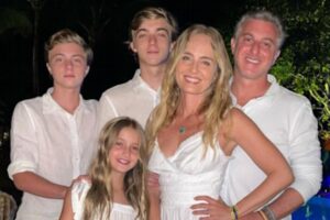 Luciano Huck aparece com a família em viagem e faz registro inéditos